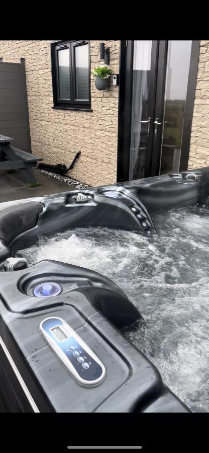 Terfyn Hall Aquarium Apartment 1 Prestatyn Bagian luar foto